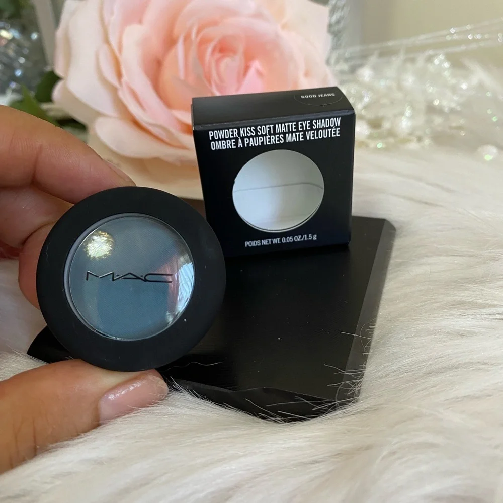 MAC Eye Shadow Powder Kiss Soft Matte *GOOD JEANS* / .05 oz